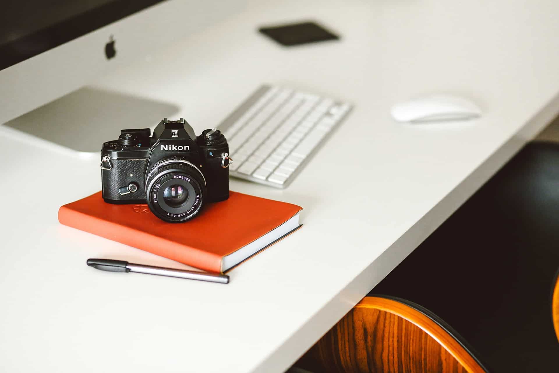 How I Made 200 New Friends In One Year 1 lilly rum 7b9ZUx3NPV0 unsplash