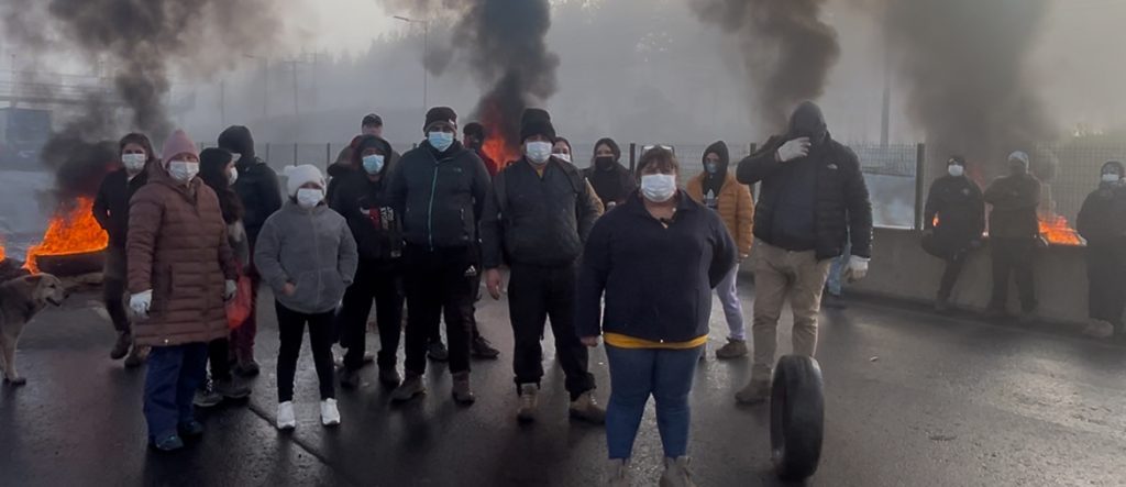 Crisis habitacional: familias de campamentos bloquearon la Ruta 160 en Curanilahue