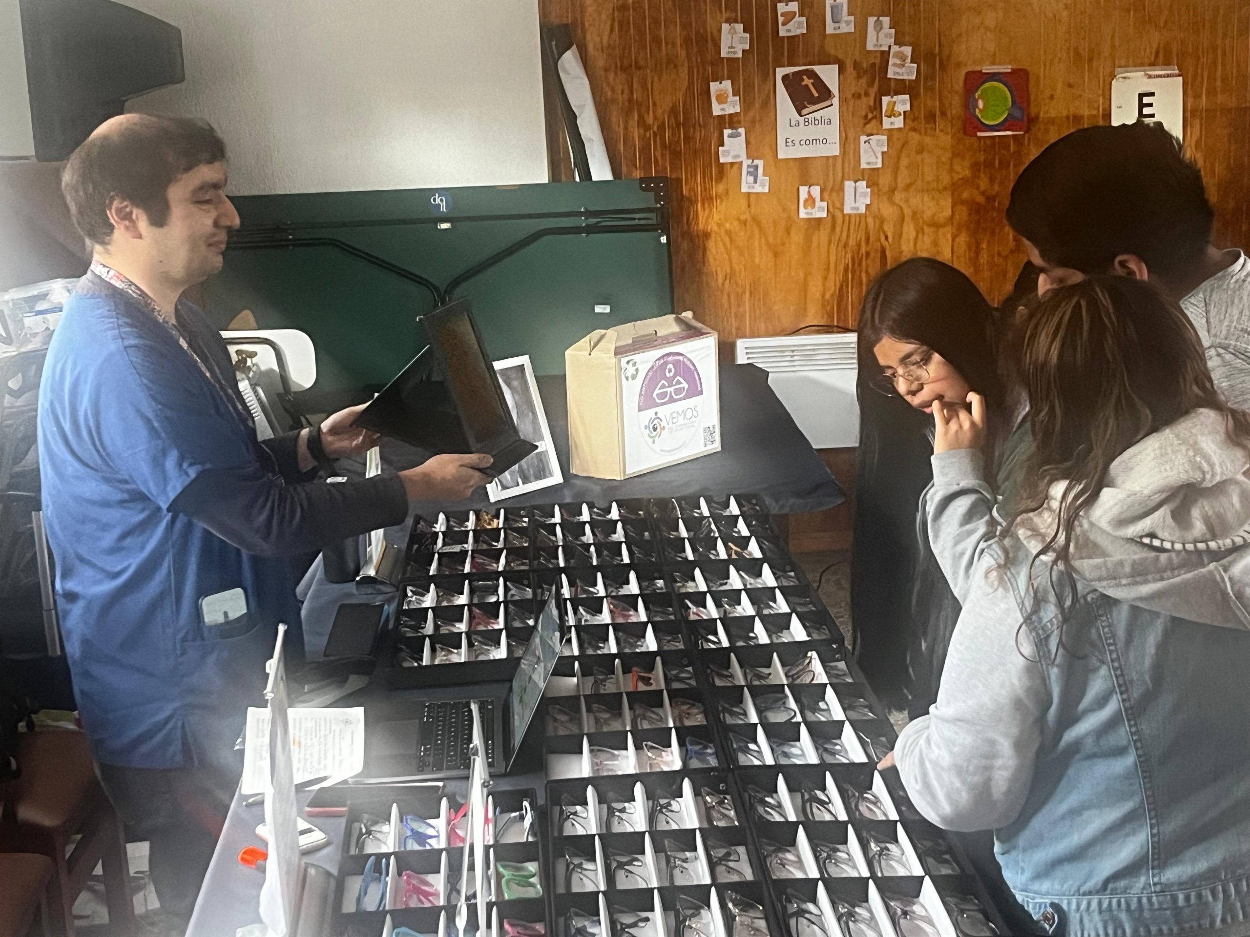 Fundación Vemos entrega atención visual y lentes a precio justo: parte como red comunitaria