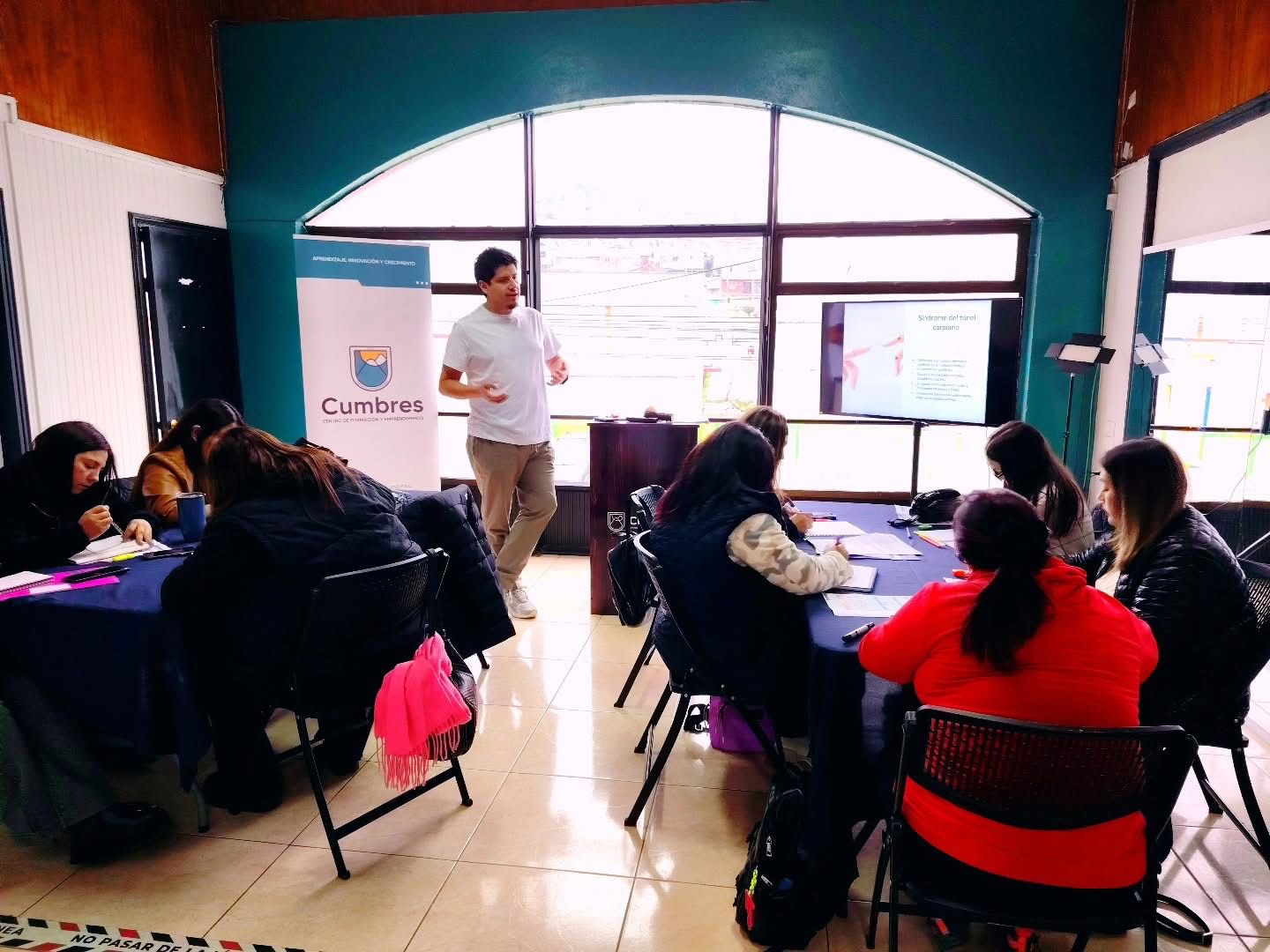 “Nuevo Centro Cumbres en Curanilahue: cursos de barbería, peluquería y más para impulsar talentos”