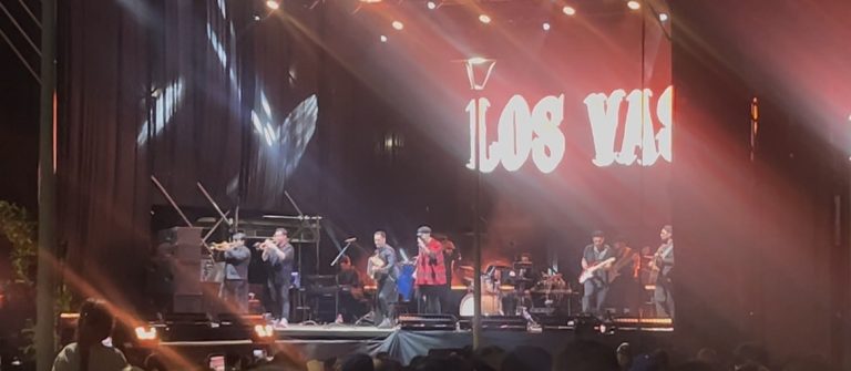 Los Vásquez hicieron cantar a más de 10 mil personas en la última noche de la Fiesta Curanilahuina